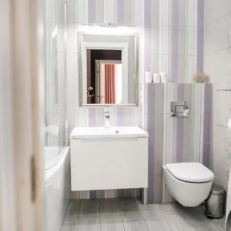 Apartment в аркадии, 3х комнатная, 3й этаж *