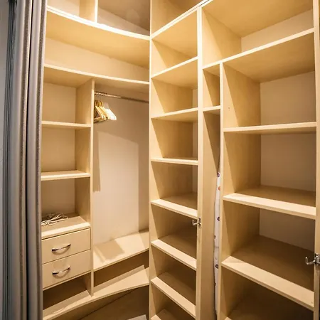 Apartment в аркадии, 3х комнатная, 3й этаж