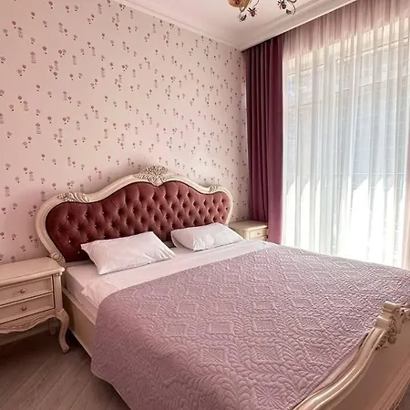 в аркадии, 3х комнатная, 3й этаж Apartmán *